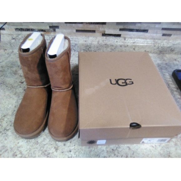 Classic short UGG size6 - Picture 1 of 4